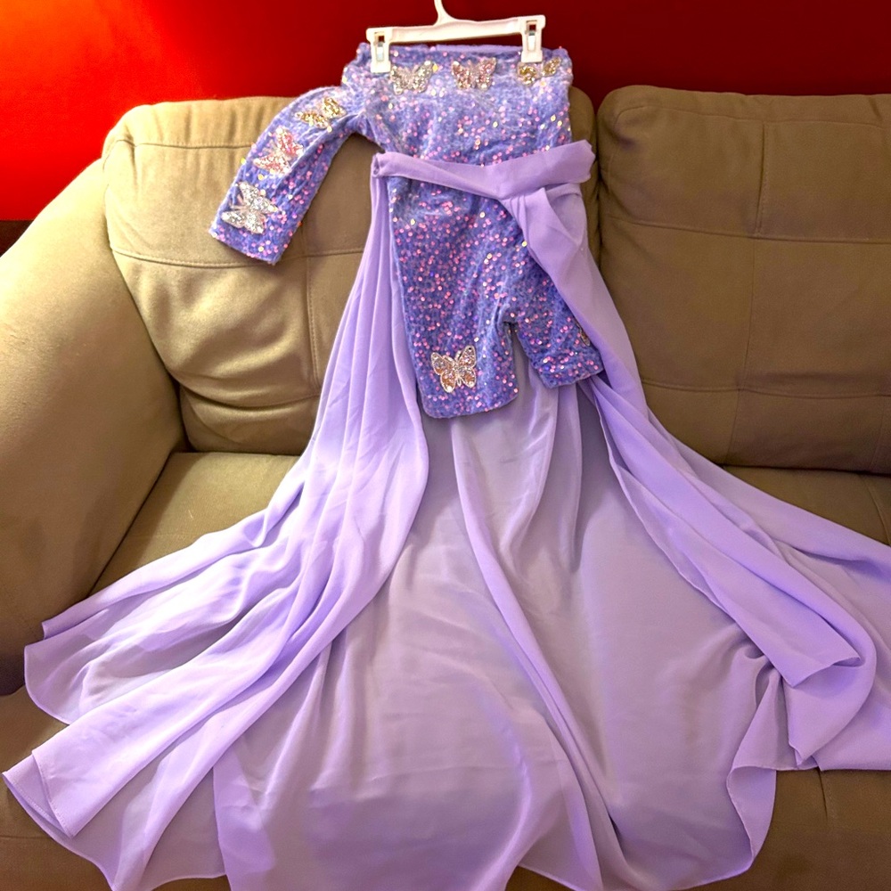 Size 7 . Worn once at Little Ms America. Appeared in magazine.